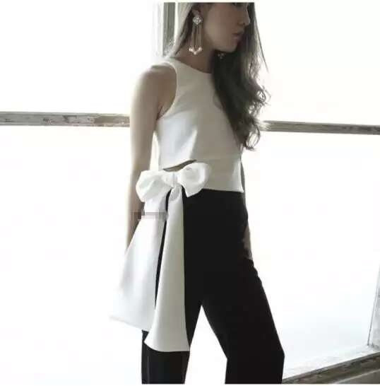 Top scurt de damă modern, cu o panglică alb-negru