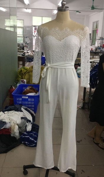 Salopeta de dama in mai multe culori cu maneci din dantela