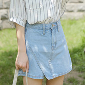 Fusta-pantaloni de culoare deschisa