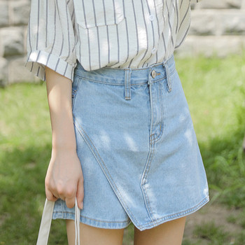 Fusta-pantaloni de culoare deschisa