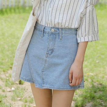 Fusta-pantaloni de culoare deschisa