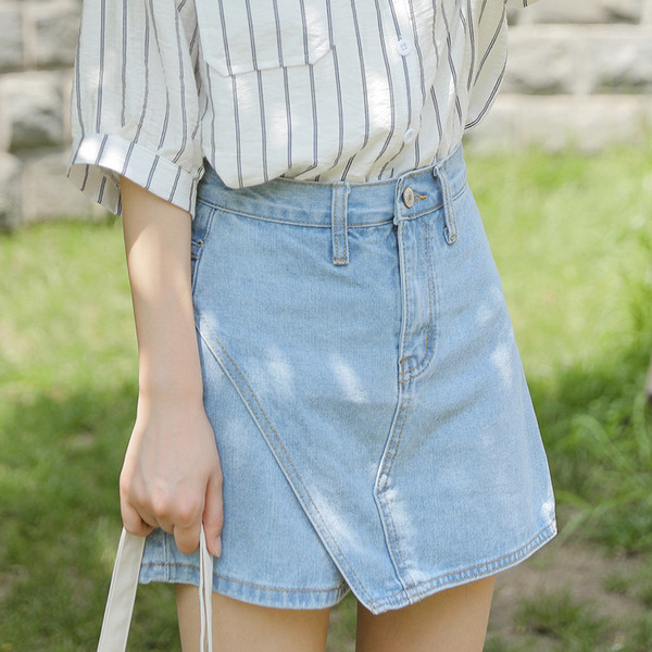 Fusta-pantaloni de culoare deschisa