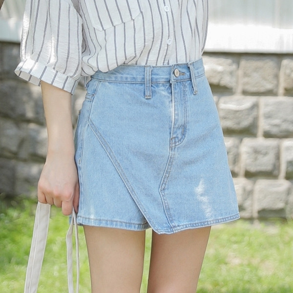 Fusta-pantaloni de culoare deschisa