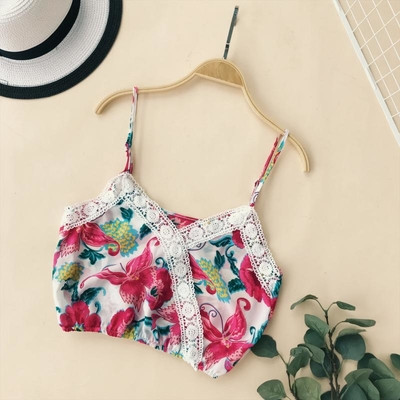 Top scurt de dama cu motive florale in mai multe culori