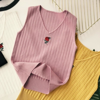 Top de damă tricotat cu decolteu în V și broderie în mai multe culori