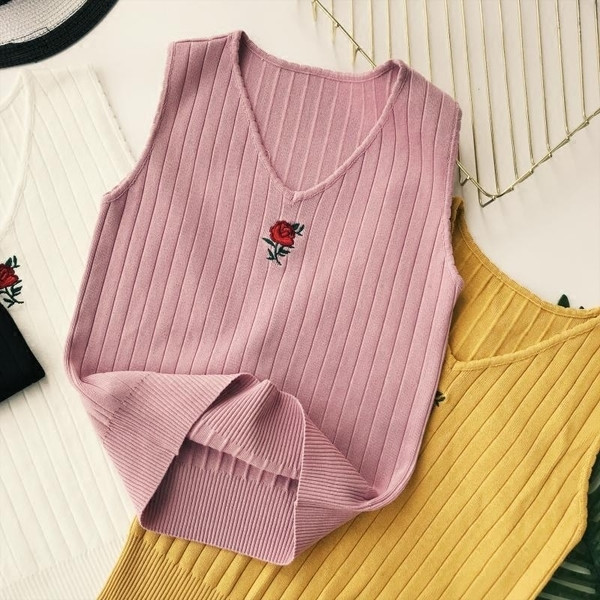 Top de damă tricotat cu decolteu în V și broderie în mai multe culori