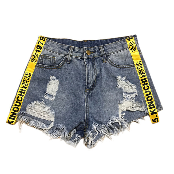 Pantaloni scurti de damă din denim cu inscripție