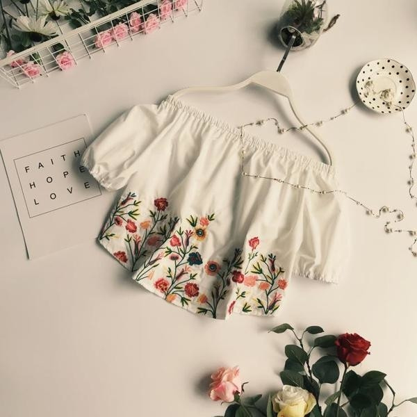 Bluză casual de damă cu motive elastice și florale