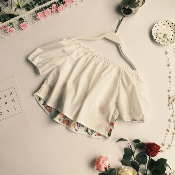 Bluză casual de damă cu motive elastice și florale