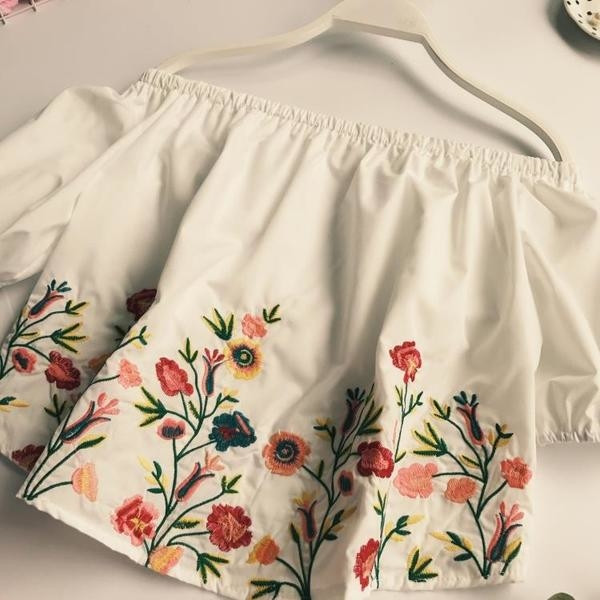 Bluză casual de damă cu motive elastice și florale