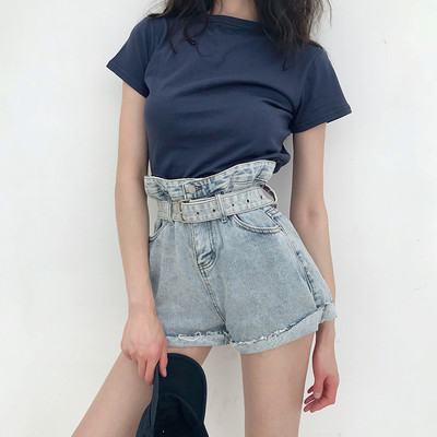 Pantaloni scurți de damă cu talie înaltă cu accent pe talie