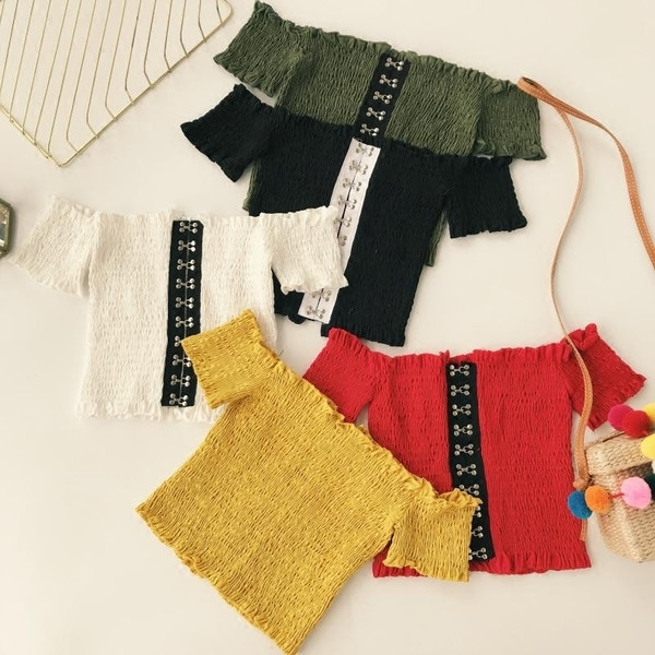 Bluză de damă cu umerii deschiși și închidere interesantă - mai multe culori