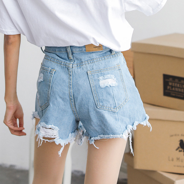 Blugi scurti de dama cu talie inalta de culoare deschisa