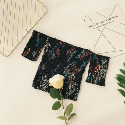 Bluză de damă cu mâneci scurte și motive florale - culori diferite