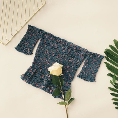 Bluză de damă cu mâneci scurte și motive florale - culori diferite