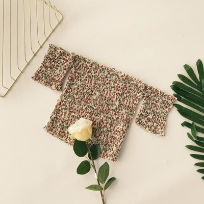 Bluză de damă cu mâneci scurte și motive florale - culori diferite