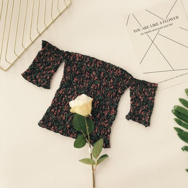 Bluză de damă cu mâneci scurte și motive florale - culori diferite