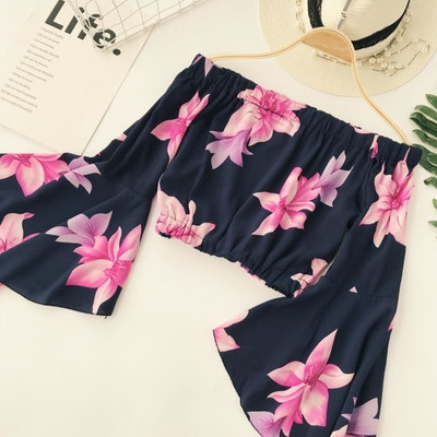 Κομψή γυναικεία μπλούζα με φαρδιά μανίκια και φυτικά μοτίβα