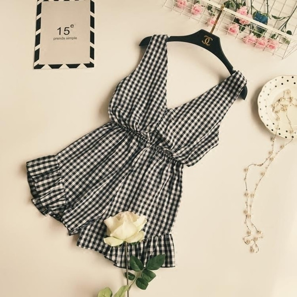 Salopeta de dama cu decolteu in V - carouri