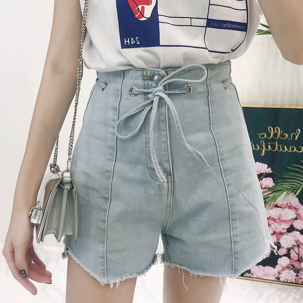 Blugi scurti de dama cu talie inalta de culoare deschisa