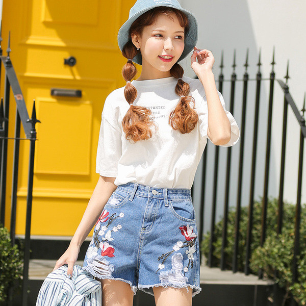 Blugi scurti de dama cu motiv floral