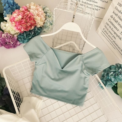 Bluză de damă simplă, cu decolteu în V, potrivită pentru utilizarea de zi cu zi