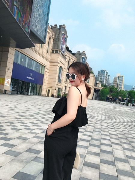 Maxi μοντέρνες γυναικείες φόρμες σε διάφορα χρώματα