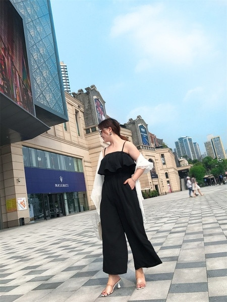 Maxi μοντέρνες γυναικείες φόρμες σε διάφορα χρώματα