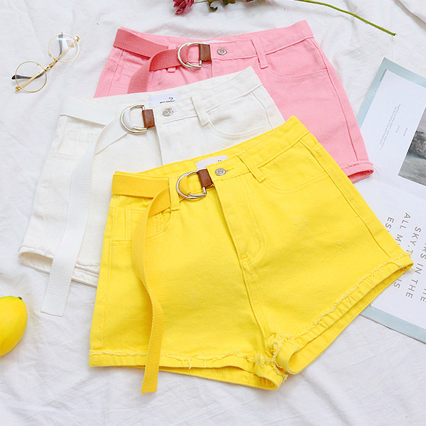 Pantaloni scurți colorați de damă în trei culori