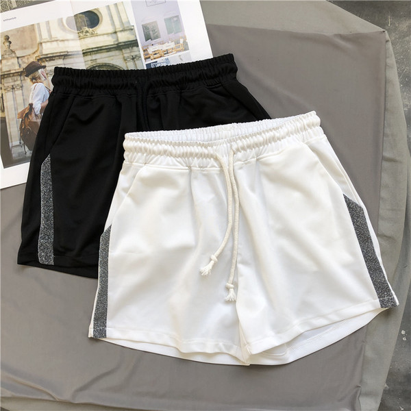 Pantaloni scurti de dama in doua culori