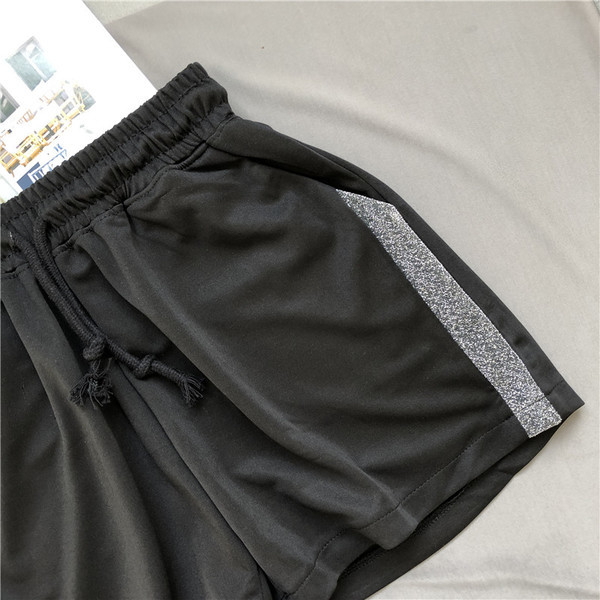 Pantaloni scurti de dama in doua culori