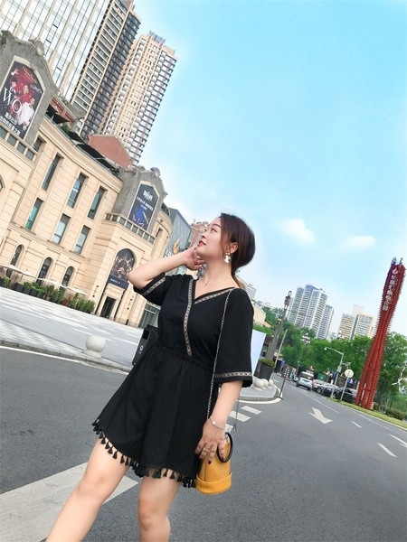 Maxi salopetă scurtă modernă pentru doamne în două culori