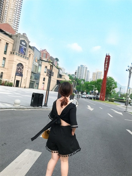 Maxi salopetă scurtă modernă pentru doamne în două culori