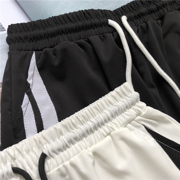 Pantaloni scurti sport de damă alb-negru