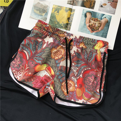 Pantaloni scurți colorați pentru femei