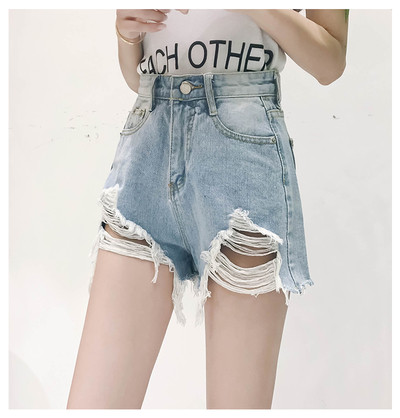 Pantaloni scurți de damă din denim cu talie înaltă într-o culoare deschisă