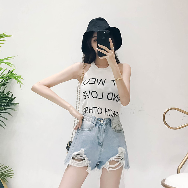 Pantaloni scurți de damă din denim cu talie înaltă într-o culoare deschisă