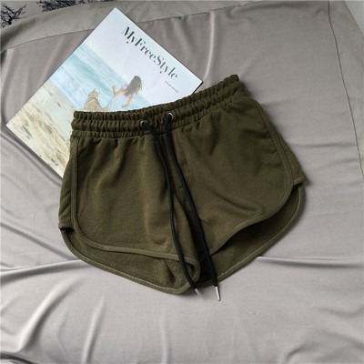 Pantaloni scurți și pantaloni casual în trei culori