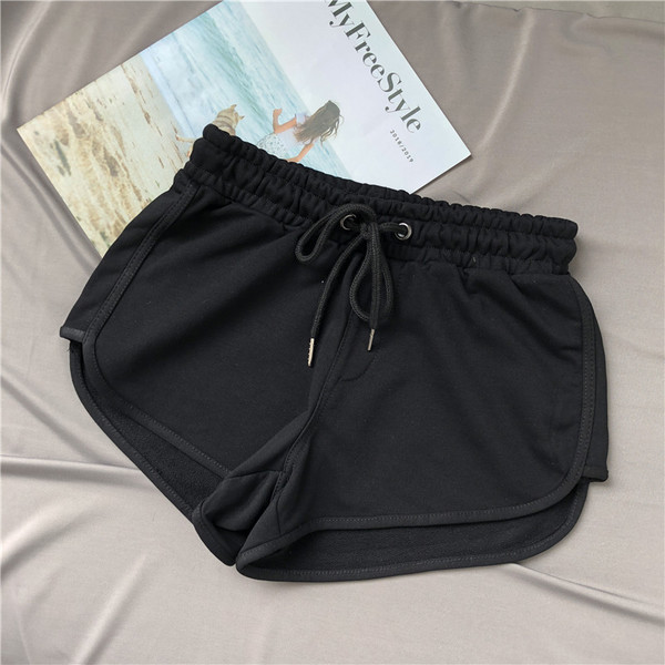 Pantaloni scurți și pantaloni casual în trei culori