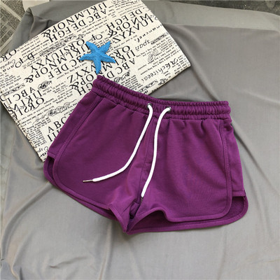 Γυναικεία σορτς σε διάφορα χρώματα με επιγραφή