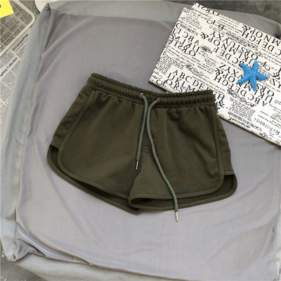 Γυναικεία σορτς σε διάφορα χρώματα με επιγραφή