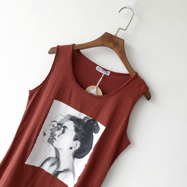 Maieu de dama cu bretele late si imprimeu in mai multe culori