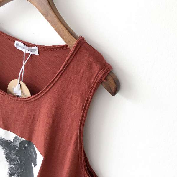 Maieu de dama cu bretele late si imprimeu in mai multe culori