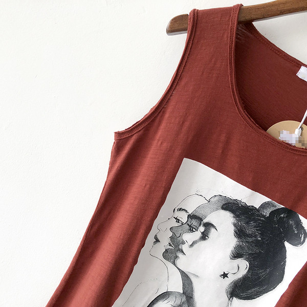 Maieu de dama cu bretele late si imprimeu in mai multe culori