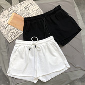 Αθλητικά σορτς σε μαύρο και άσπρο χρώμα