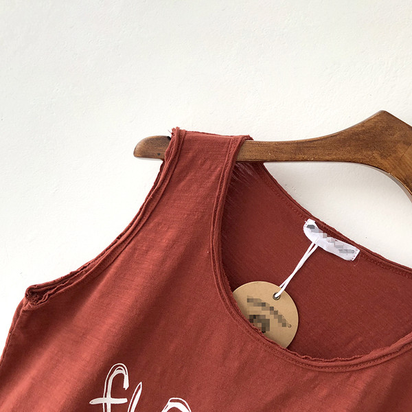 Maieu de damă într-un model larg cu inscripție