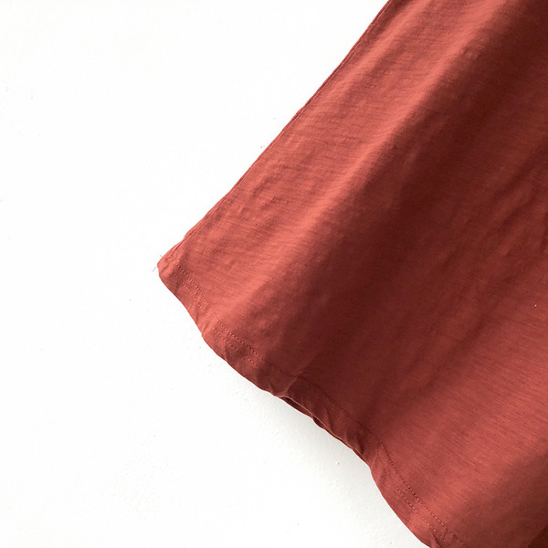 Maieu de damă într-un model larg cu inscripție