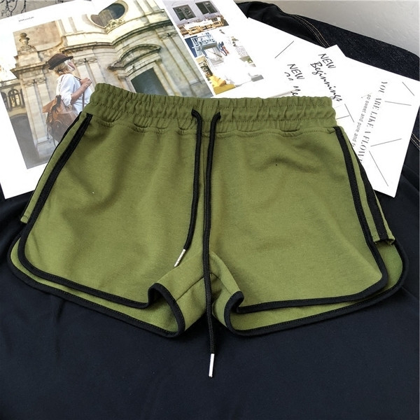 Pantaloni scurti de dama in mai multe culori cu talie elastica