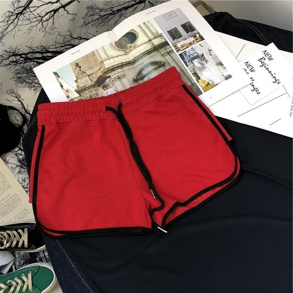 Pantaloni scurti de dama in mai multe culori cu talie elastica