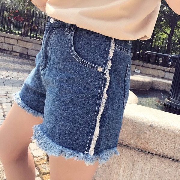 Blugi scurti curați de damă, cu talie înaltă